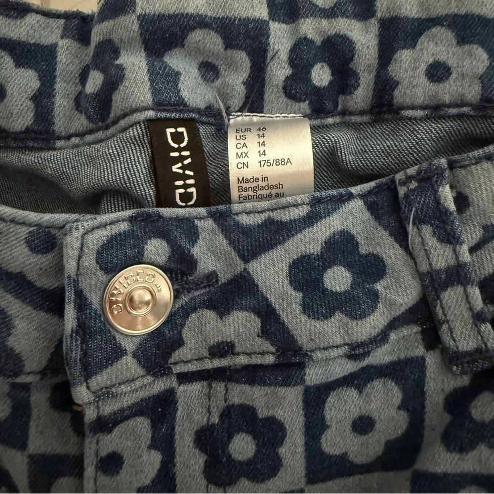 70’s Inspired Floral Flare Jeans - Picture 2 of 3